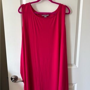 Maggy London Fuchsia Sleeveless Crewneck Tank